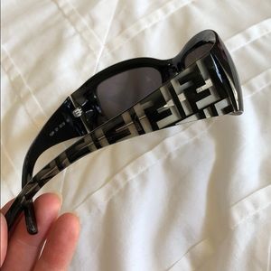 Black Logo Fendi Sunglasses